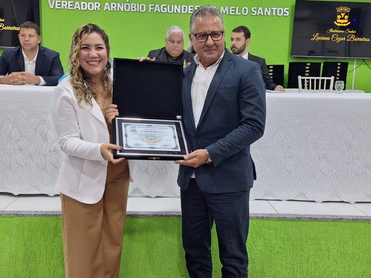 Vereadores entregam Títulos de Cidadania Honorária e Comenda Honra ao Mérito Nanuquense