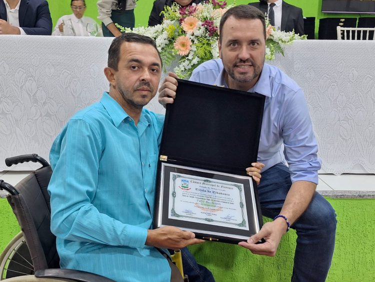 Vereadores entregam Títulos de Cidadania Honorária e Comenda Honra ao Mérito Nanuquense