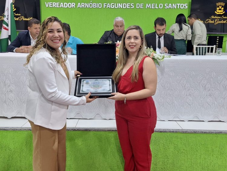 Vereadores entregam Títulos de Cidadania Honorária e Comenda Honra ao Mérito Nanuquense