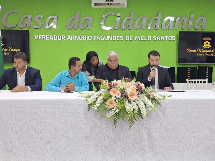 Vereadores entregam Títulos de Cidadania Honorária e Comenda Honra ao Mérito Nanuquense