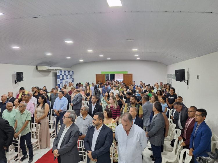 Vereadores entregam Títulos de Cidadania Honorária e Comenda Honra ao Mérito Nanuquense