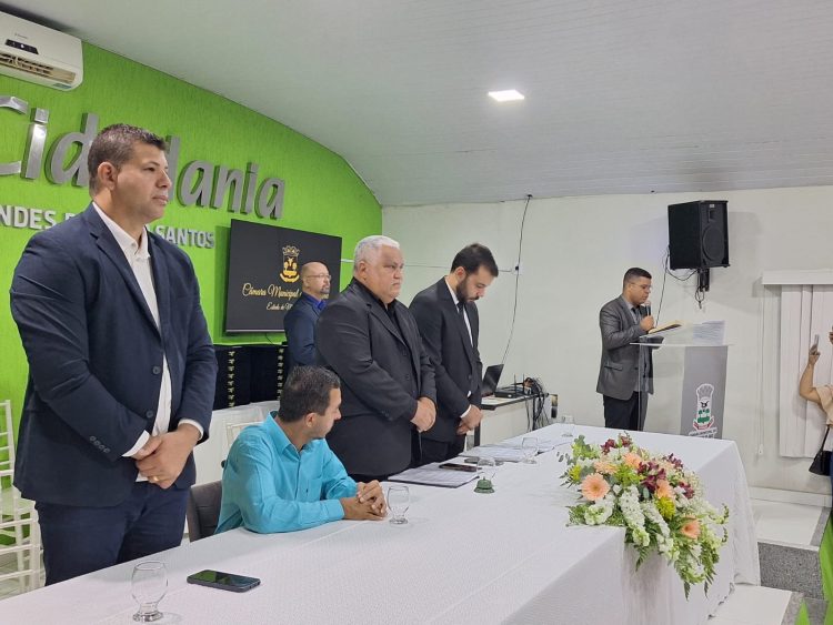 Vereadores entregam Títulos de Cidadania Honorária e Comenda Honra ao Mérito Nanuquense