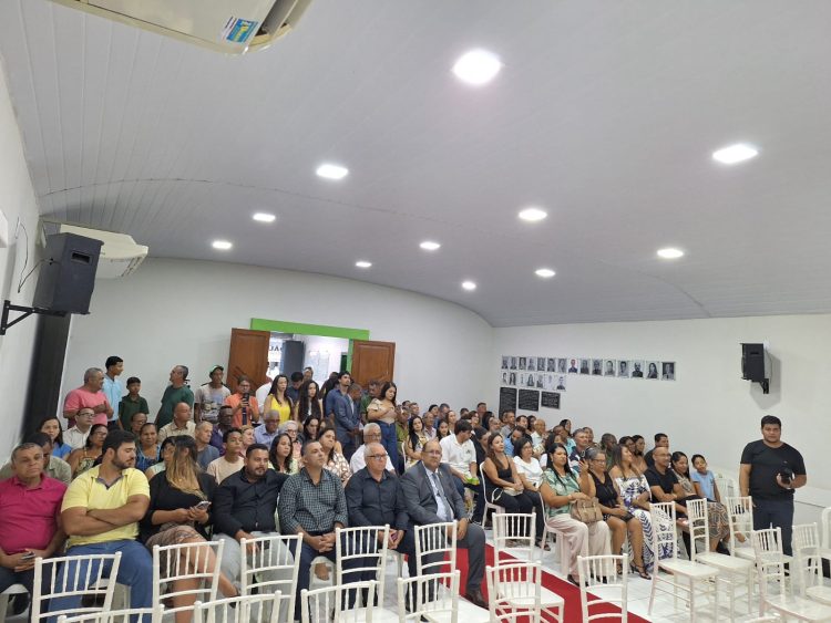 Vereadores entregam Títulos de Cidadania Honorária e Comenda Honra ao Mérito Nanuquense