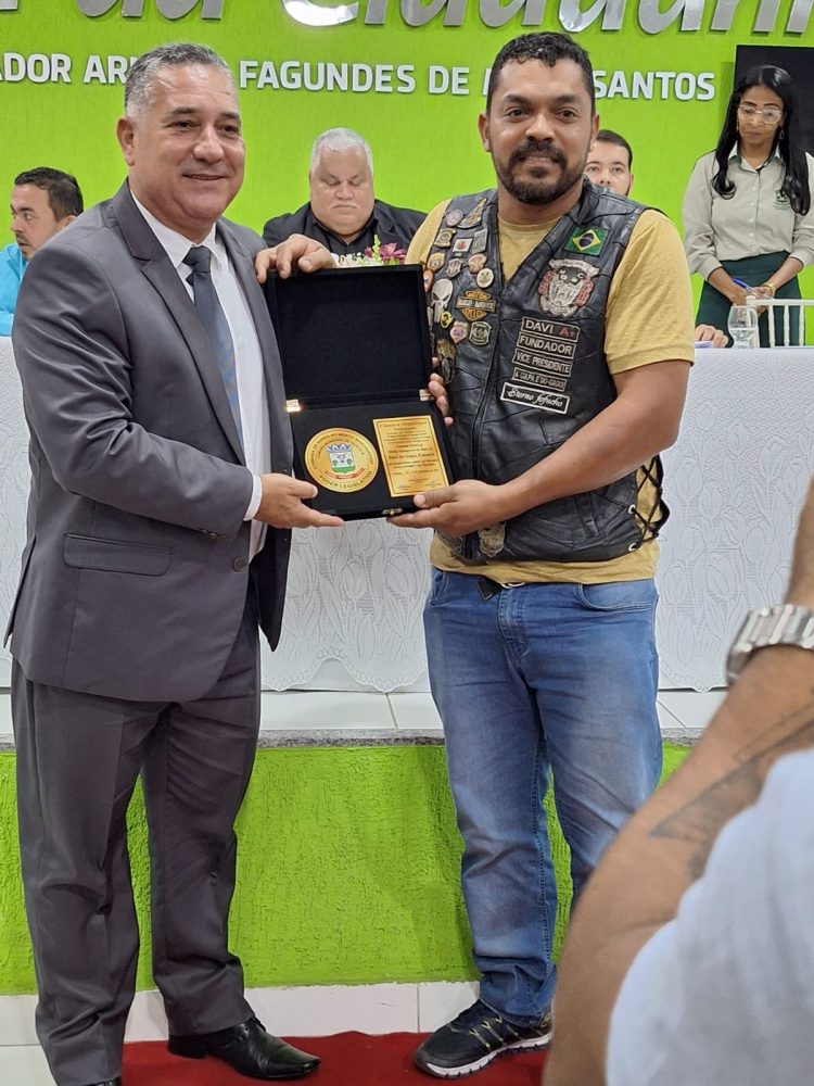 Vereadores entregam Títulos de Cidadania Honorária e Comenda Honra ao Mérito Nanuquense