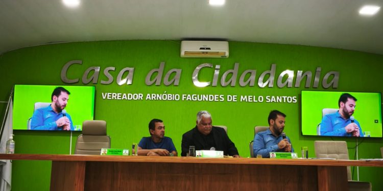 Vereadores apresentam indicações, pedidos de providências e aprovam projetos durante a sessão ordinária desta segunda-feira (16/3)