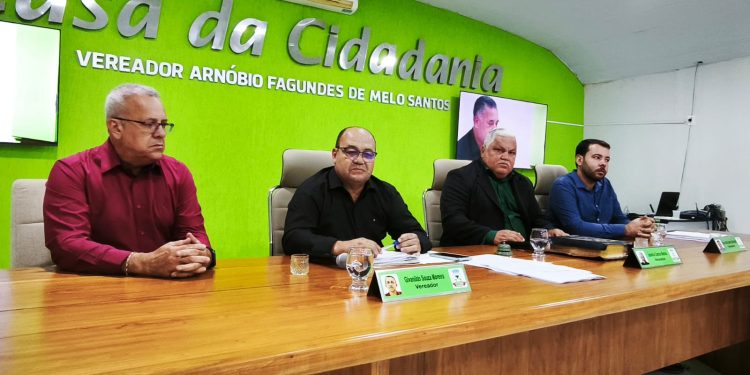 Secretário de Agricultura comparece à Sessão da Câmara e ouve questionamentos dos vereadores