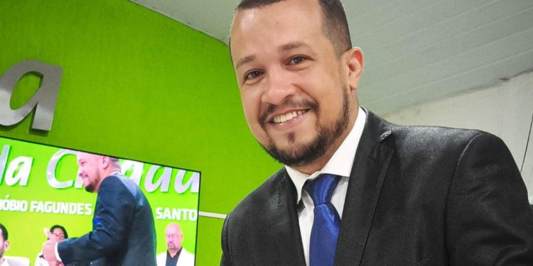 Luan Saúde é empossado vereador, após cassação de parlamentar pela Justiça Eleitoral